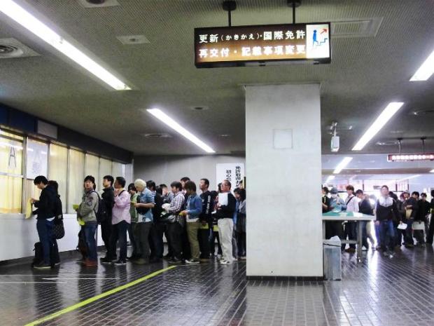 Queue in Japanese counter