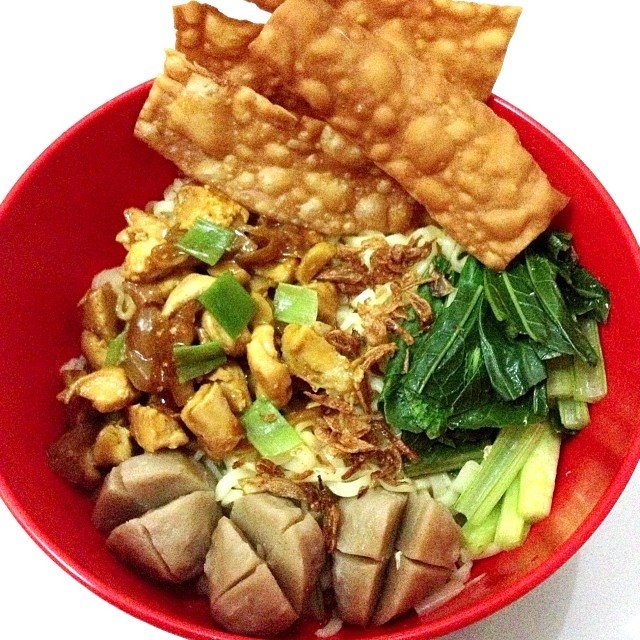 Mie Ayam Bakso (Chicken Noodle with Meat Balls)