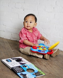 That's okay to be friends with screen.. as long as it's under your control, baby. Uh yeahhh! :))